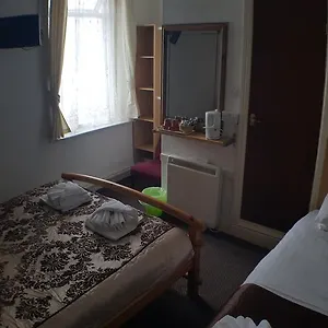 https://the-manuela-rose.hotelsin-chester.com